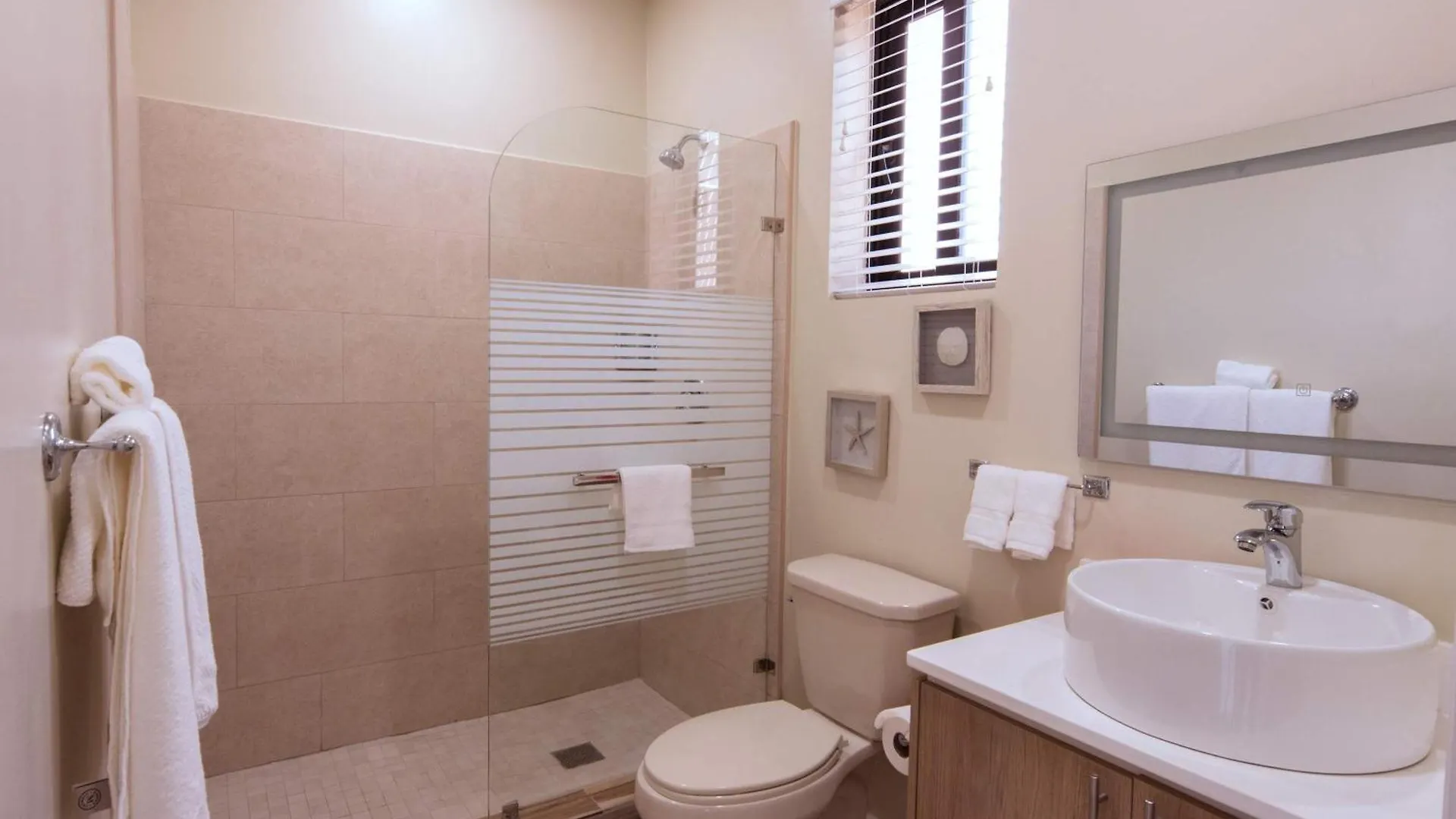 Family-Ready Fully Equipped Grand Villa With Pool Long Bay 0*,  Turks és Caicos szigetek